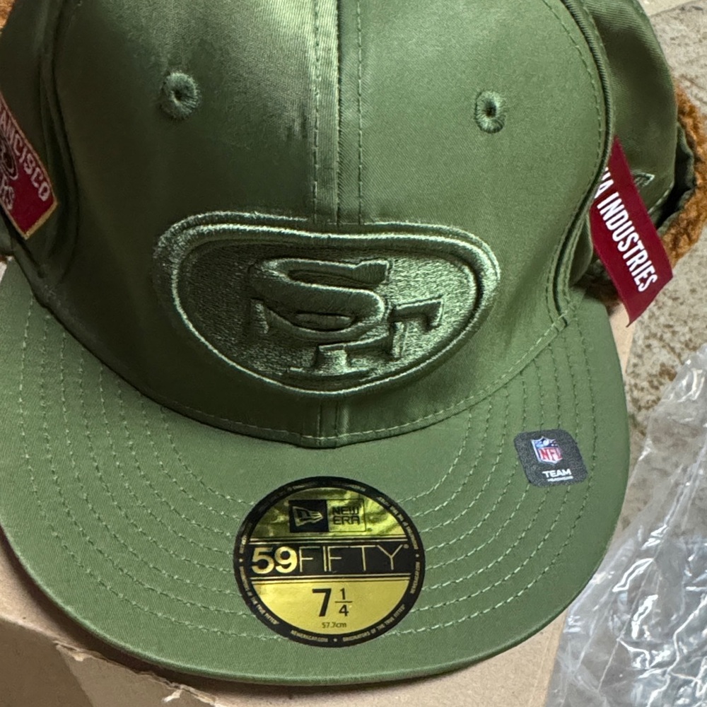 New Era Green 59FIFTY NFL Cap with free rally towel